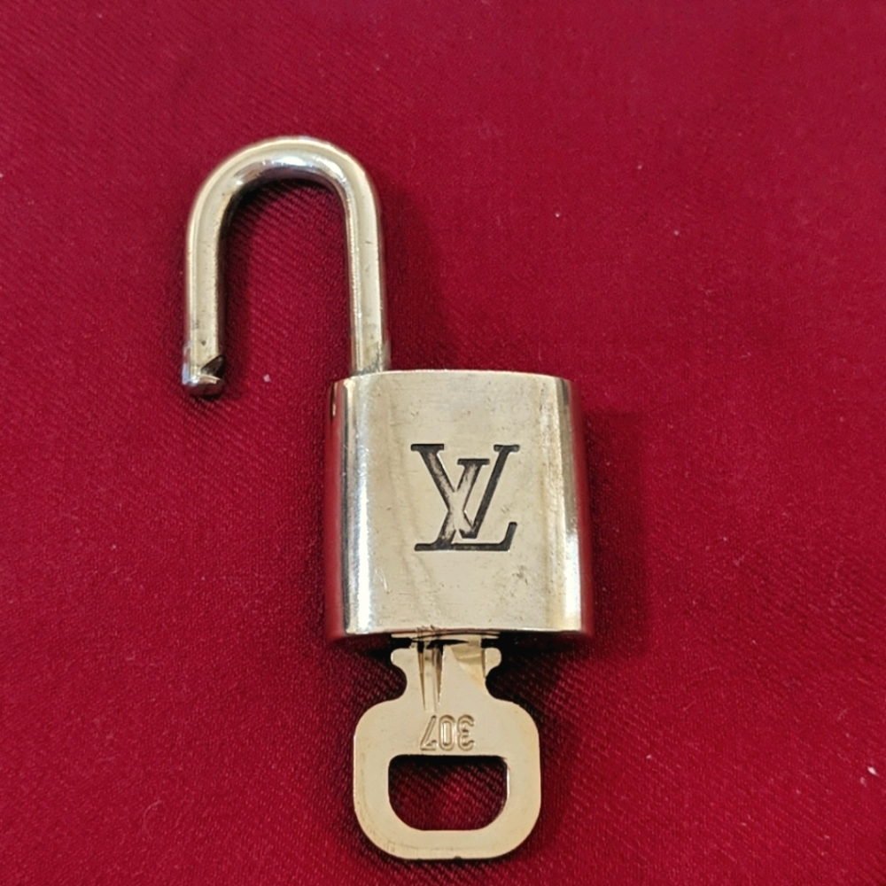 ✨🔐 # 307 Louis Vuitton padlock and key vintage - Picture 3 of 5
